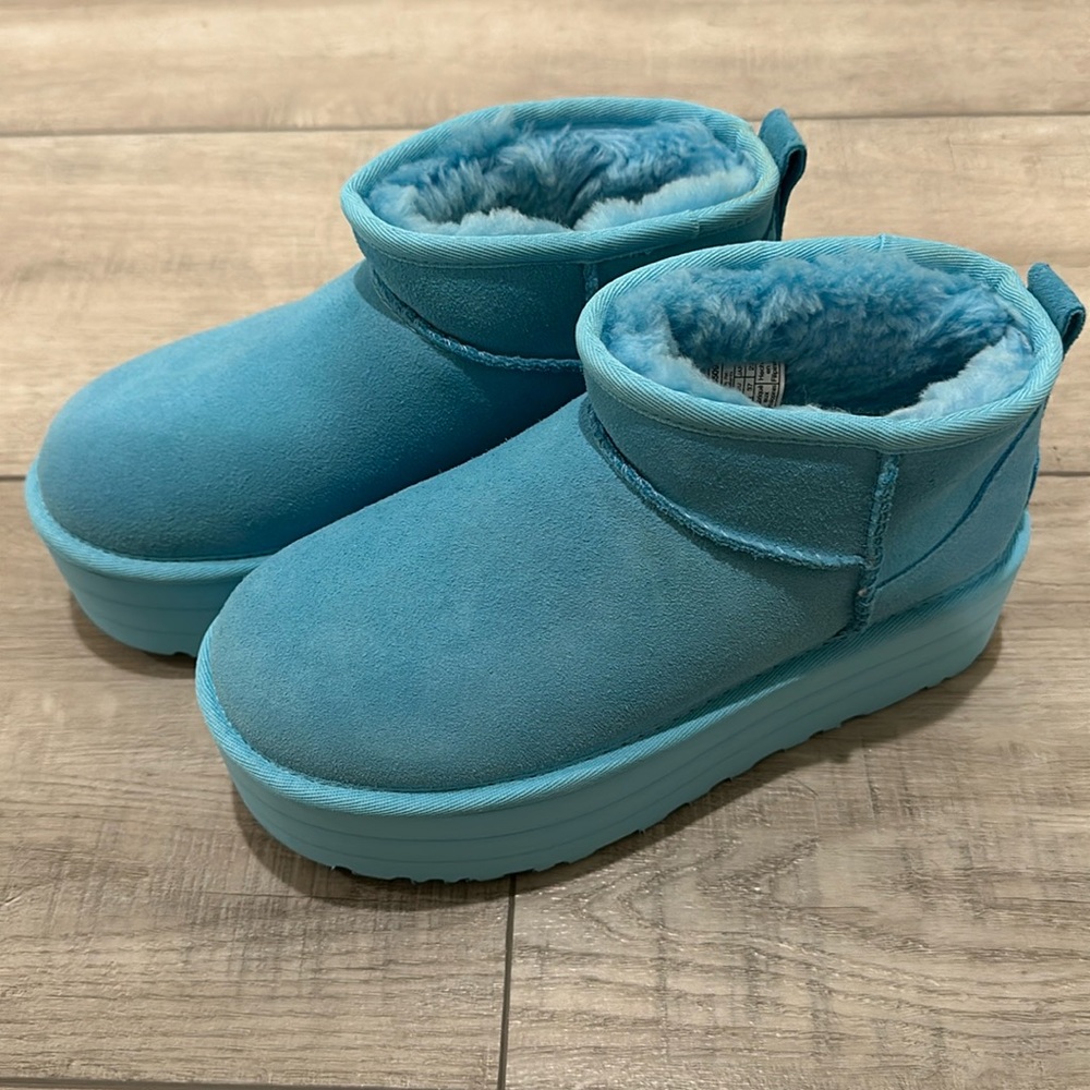UGG Women's Classic Ultra Mini Platform blue